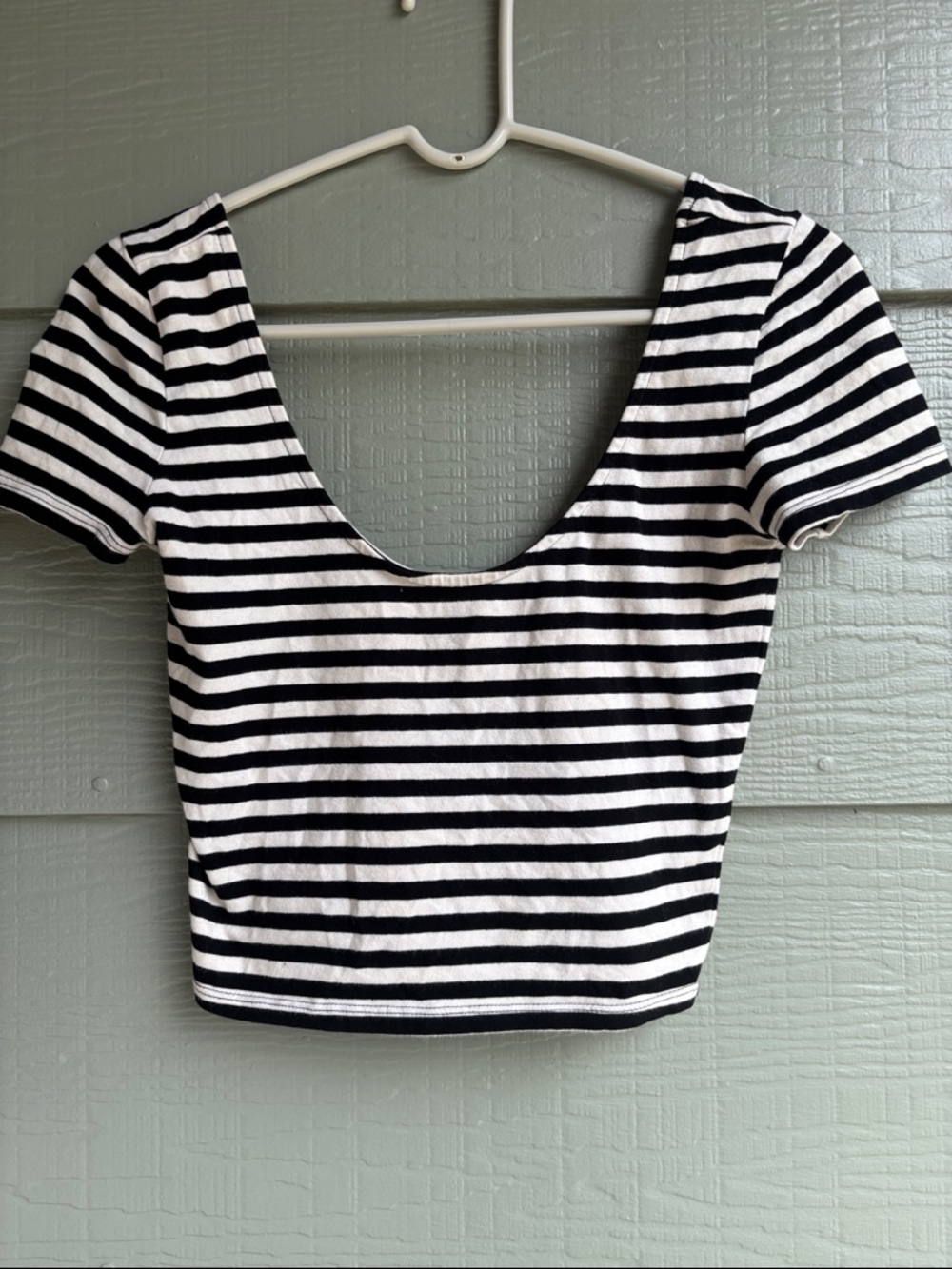 Forever 21 Black & White Striped Scoop Crop Top